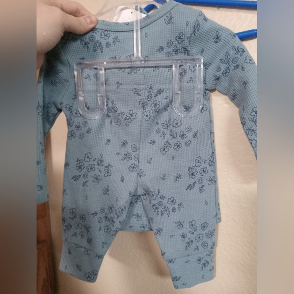 Carters 3 month outfit with beanie - Picture 2 of 4